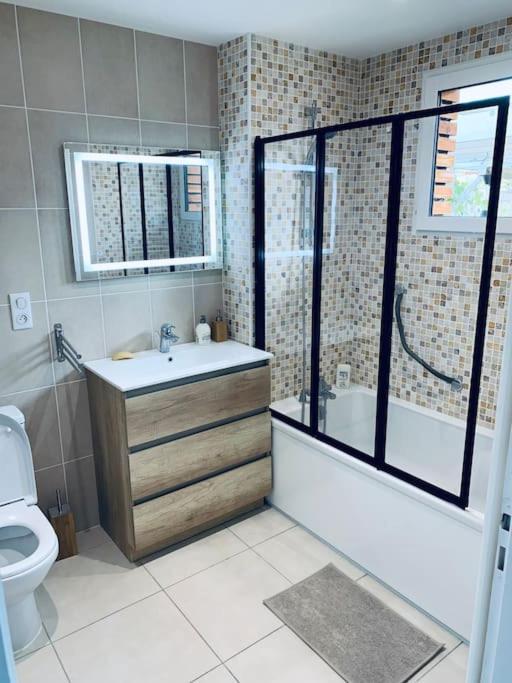 Appartement Proche Asterix, Stade De France, Chantilly, Roissy, Piscine Saisonniere La Chapelle-en-Serval Екстериор снимка