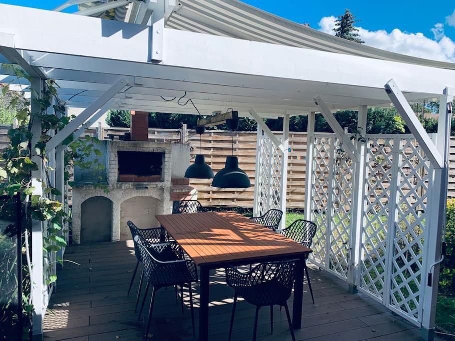 Appartement Proche Asterix, Stade De France, Chantilly, Roissy, Piscine Saisonniere La Chapelle-en-Serval Екстериор снимка