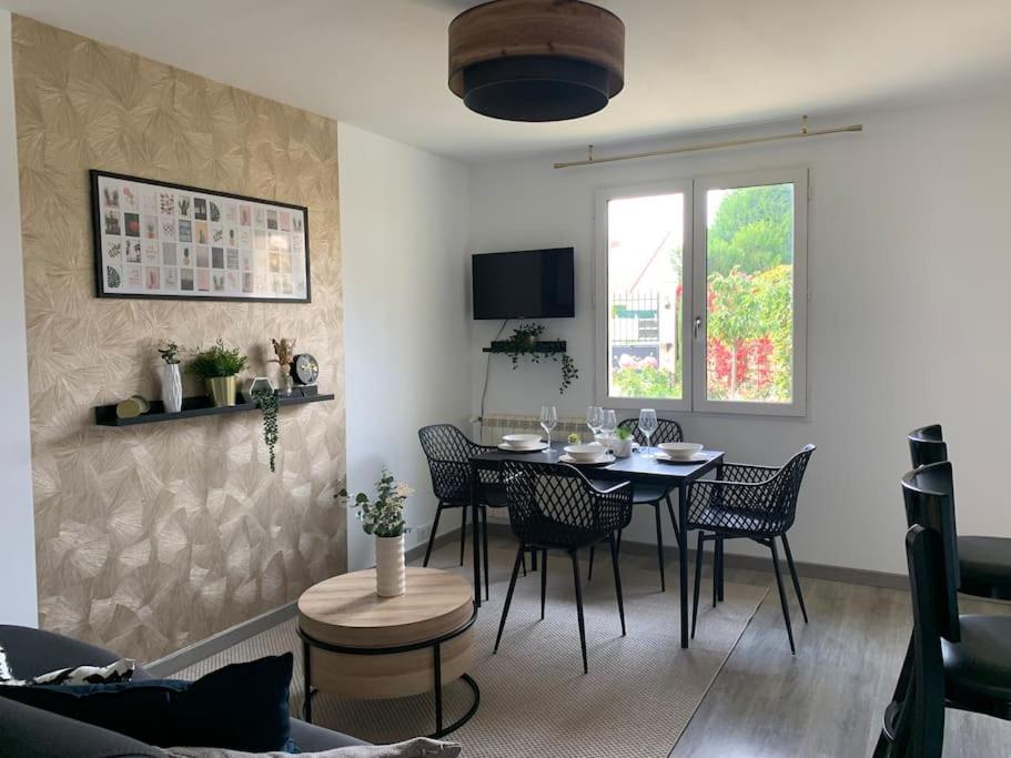 Appartement Proche Asterix, Stade De France, Chantilly, Roissy, Piscine Saisonniere La Chapelle-en-Serval Екстериор снимка